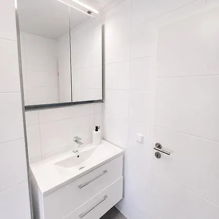 Duplex Balcony 2 Bedrooms Near Layen Castle Apartment *